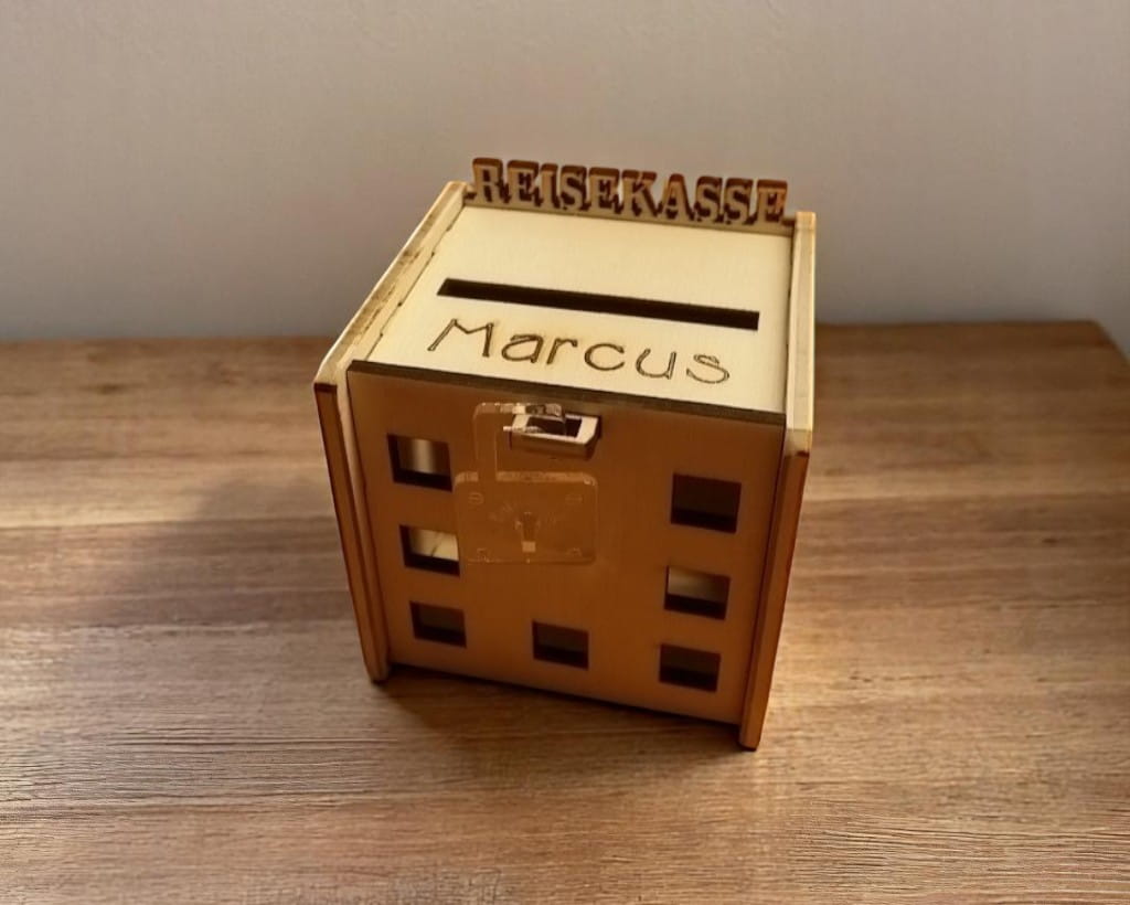 Laser Cut Reisekasse Piggy Bank