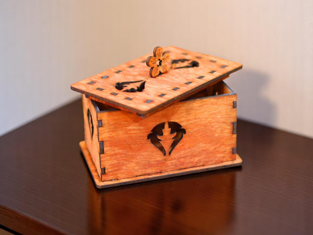 Laser Cut Wooden Gift Box with Lid