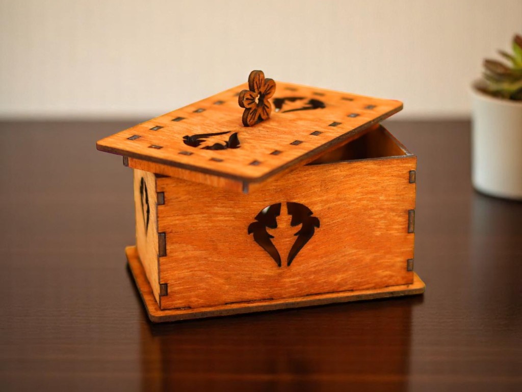 Laser Cut Wooden Gift Box with Lid