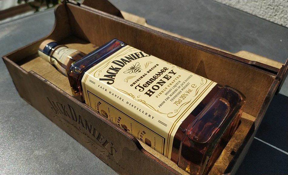 Laser Cut Single Wine Bottle Shipping Box