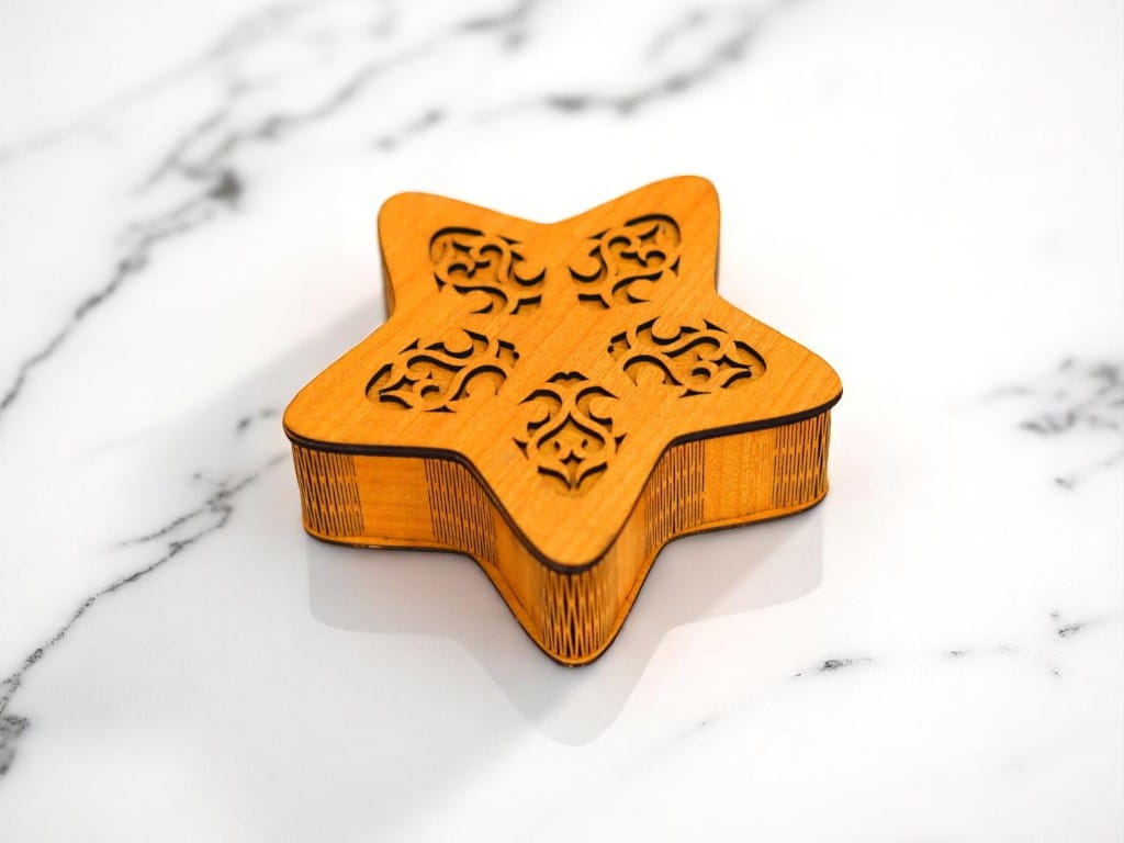 Laser Cut Star Shaped Wooden Gift Box with Lid