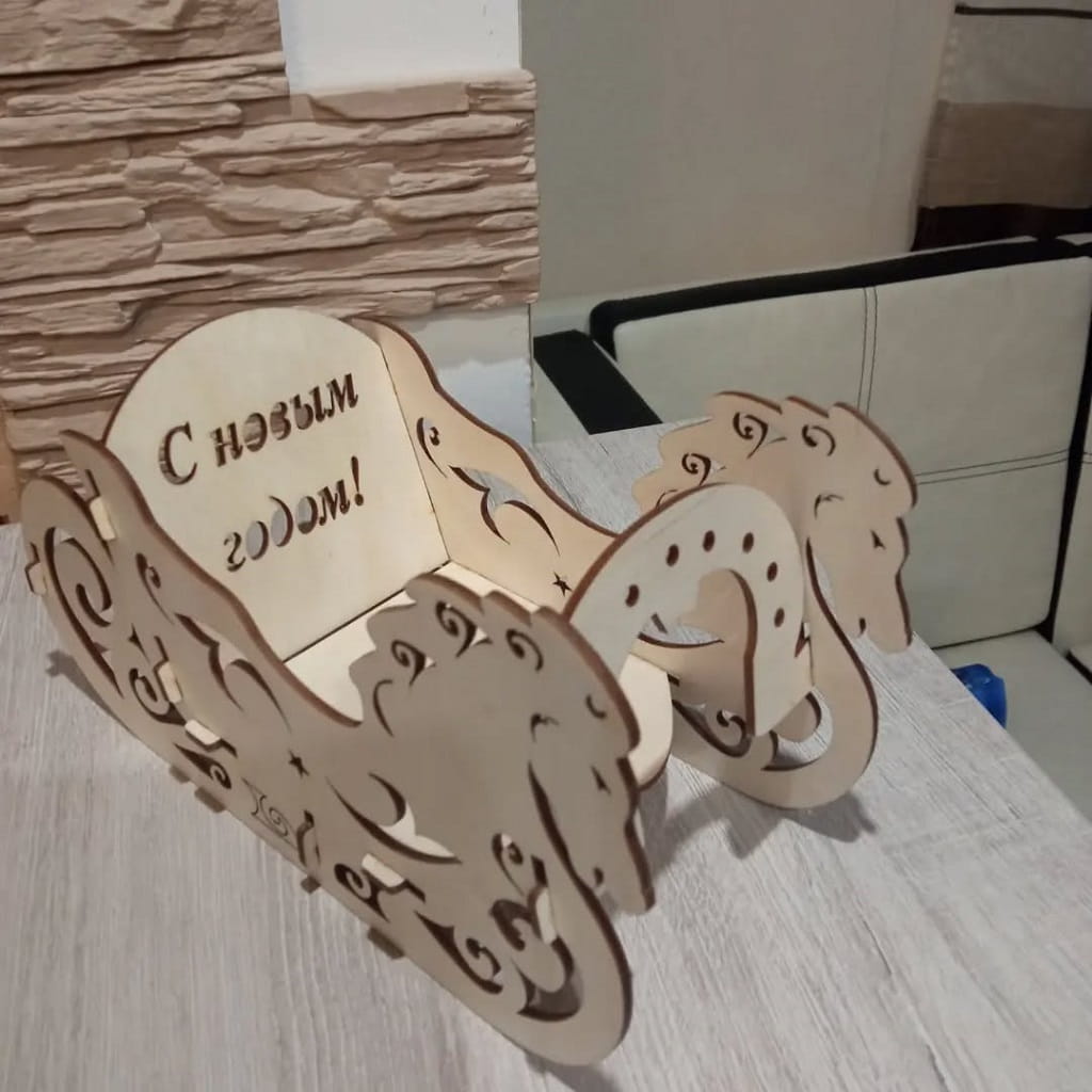 Laser Cut Decorative Wooden Sleigh New Year Decoration