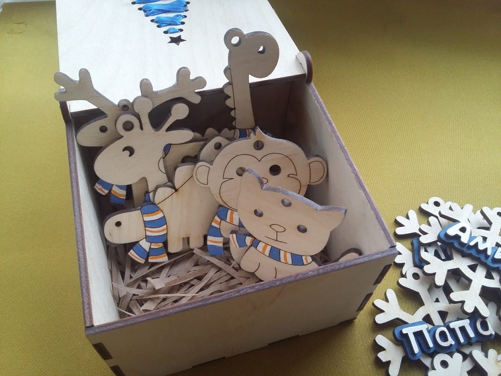 Laser Cut Christmas Gift Box with Christmas Tree Toys